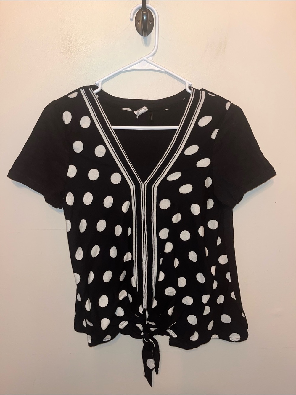 Anthropologie Akemi + Kin Black White Short Sleeve Polka Dot Blouse Size S